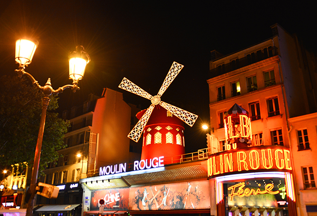 moulin-rouge-facade-nuit-moulin-rouge-s-bertrand